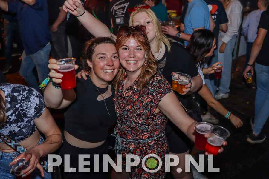 Publiek    Bezoekers (201)